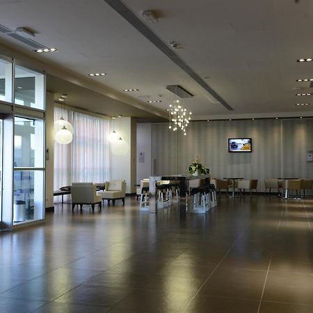 Best Western Premier Chc Airport Генуа Екстериор снимка