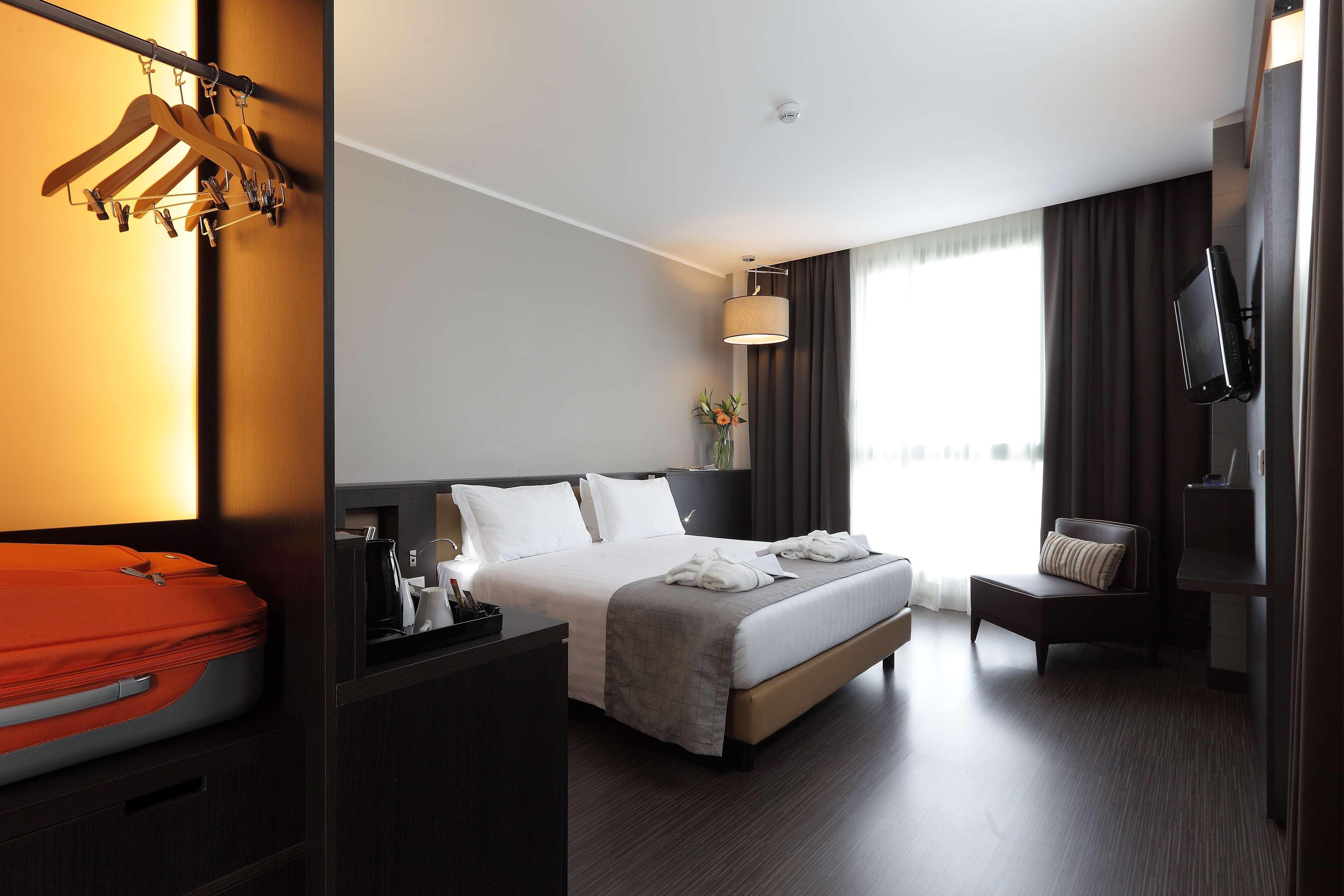 Best Western Premier Chc Airport Генуа Екстериор снимка