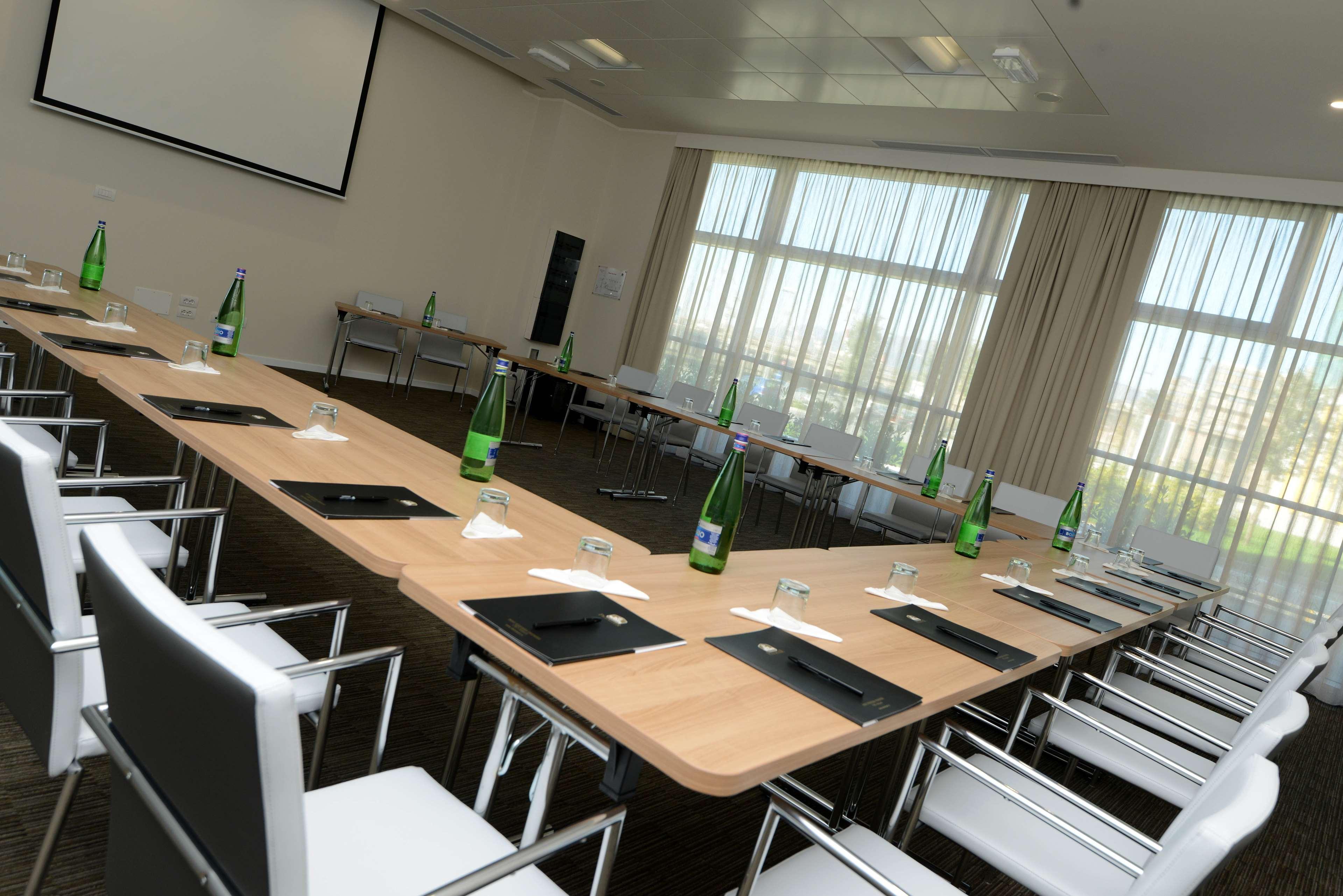 Best Western Premier Chc Airport Генуа Екстериор снимка
