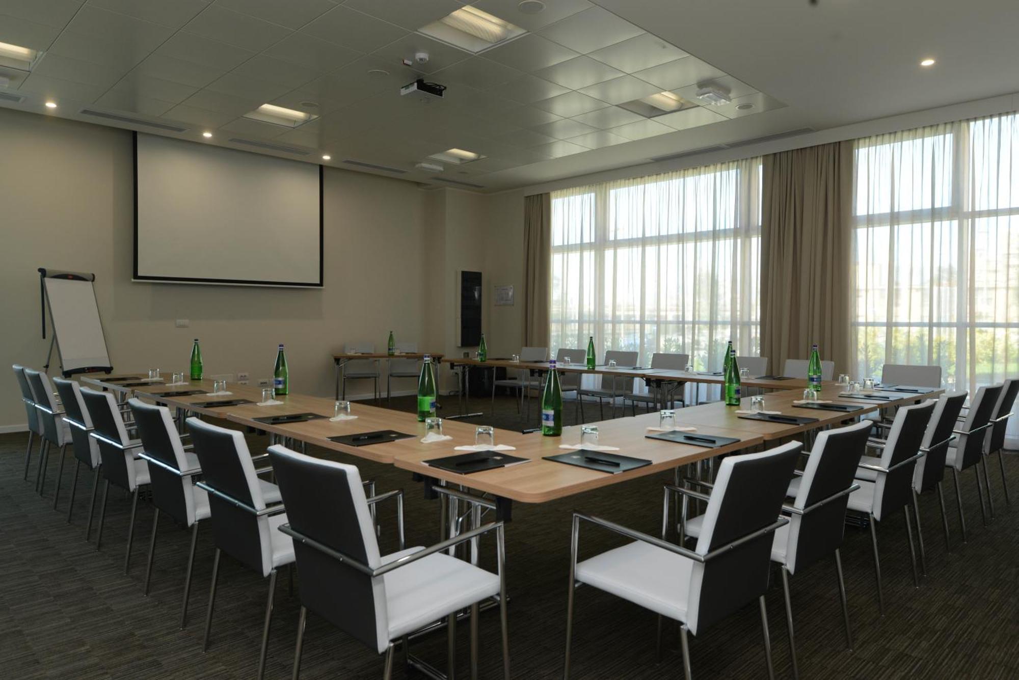 Best Western Premier Chc Airport Генуа Екстериор снимка