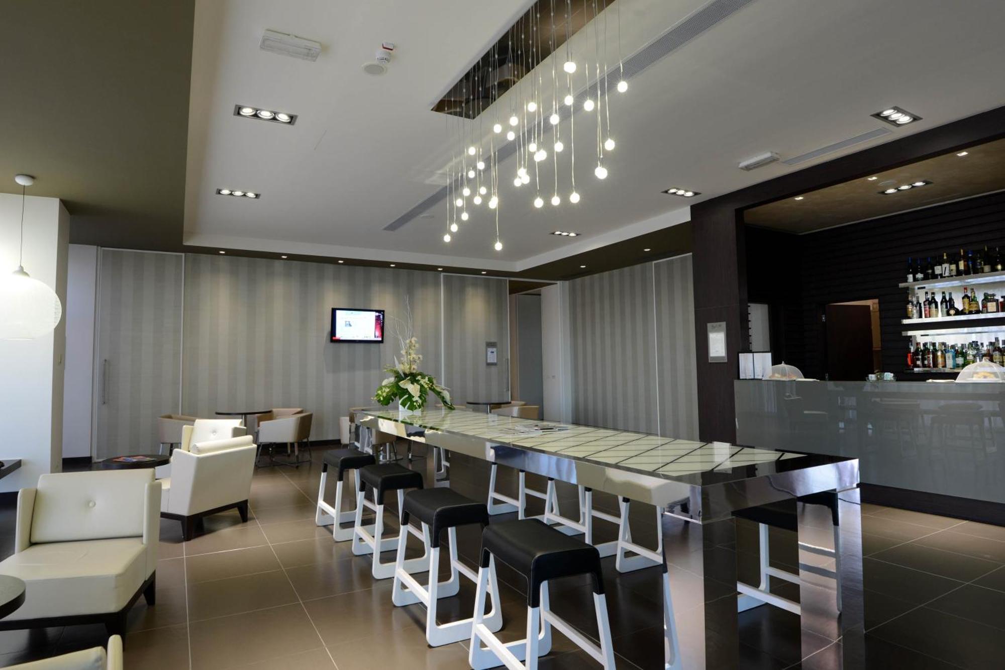 Best Western Premier Chc Airport Генуа Екстериор снимка
