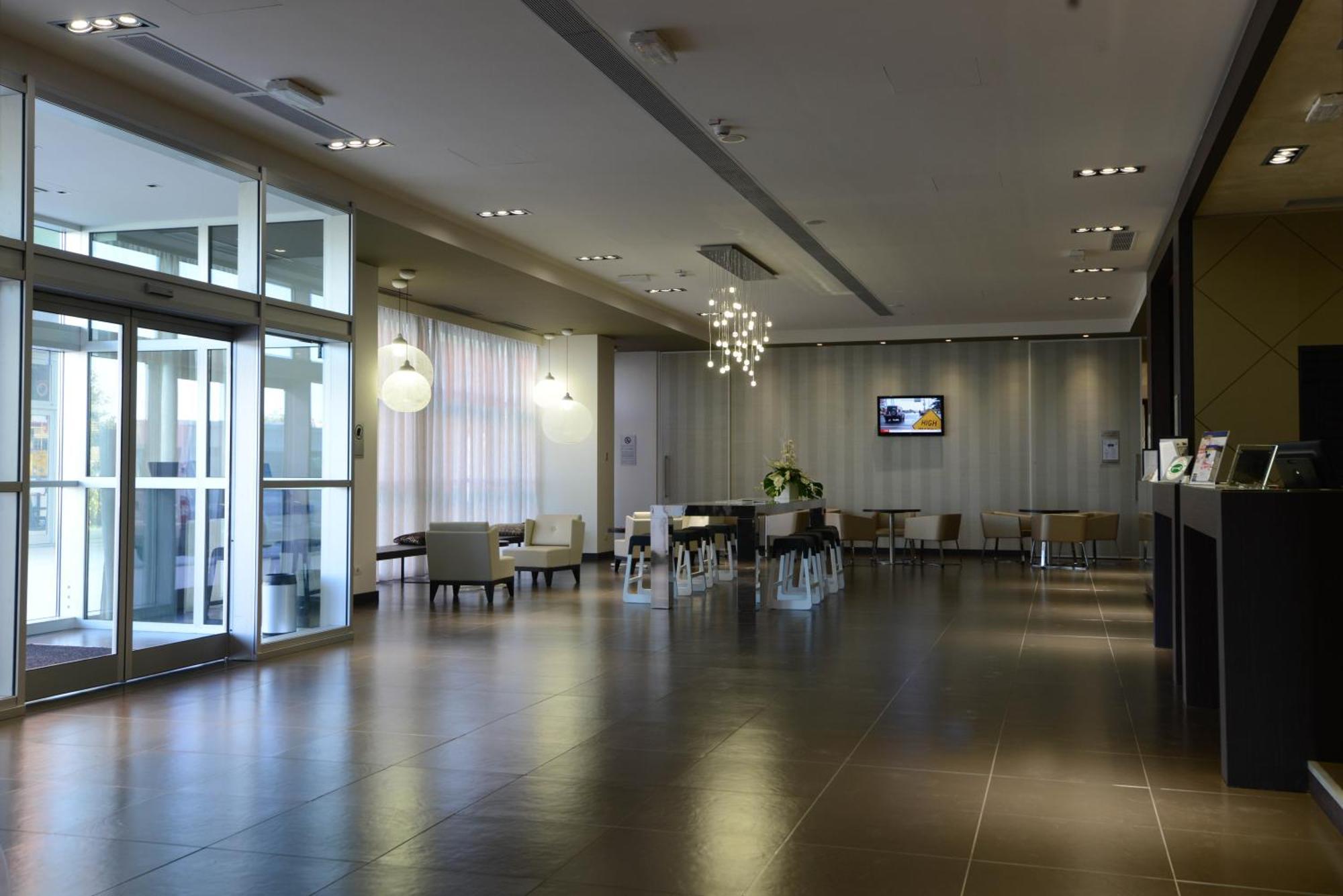 Best Western Premier Chc Airport Генуа Екстериор снимка