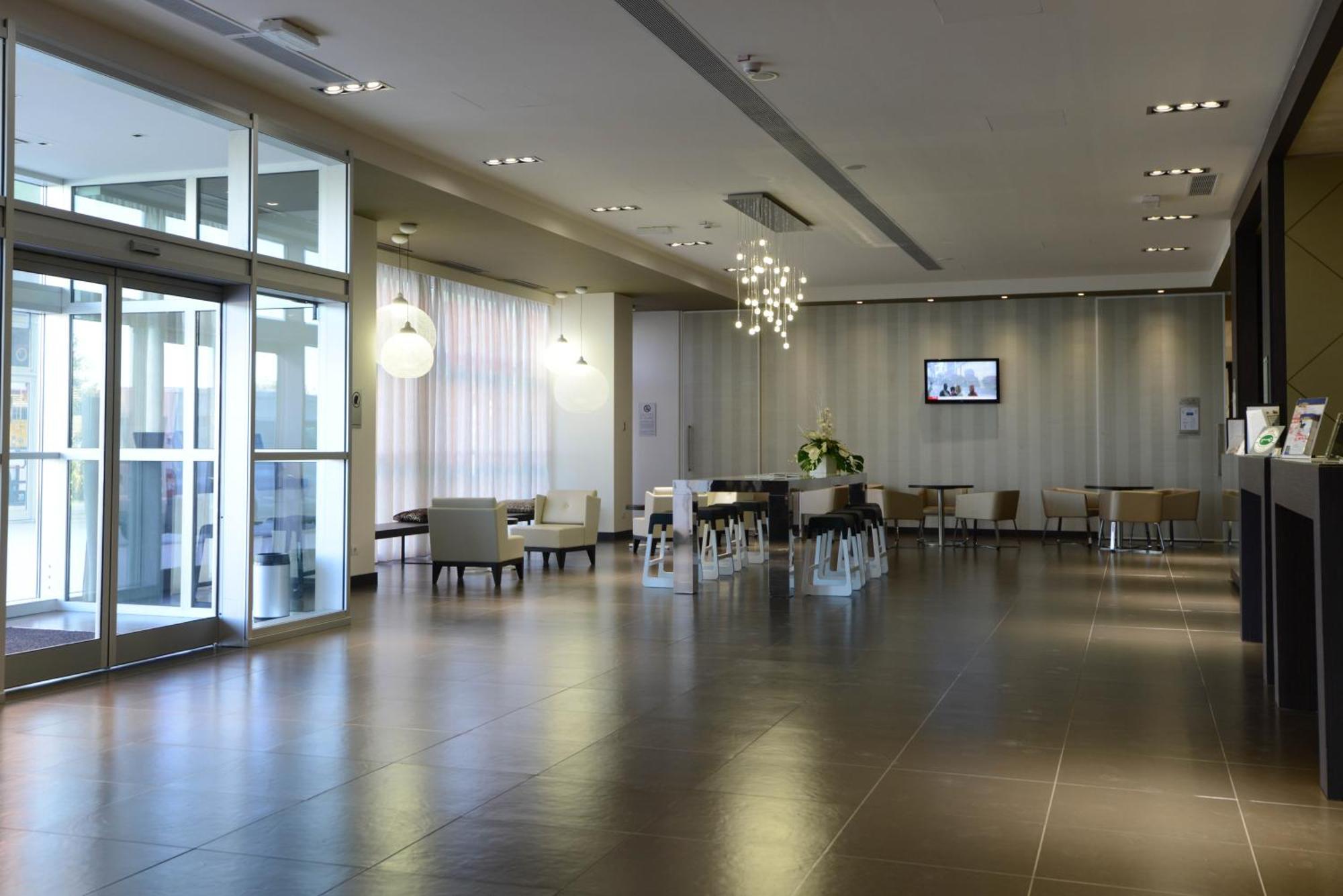 Best Western Premier Chc Airport Генуа Екстериор снимка