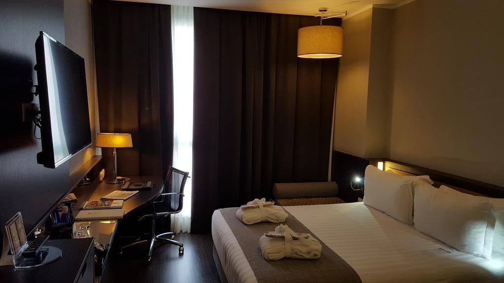 Best Western Premier Chc Airport Генуа Екстериор снимка